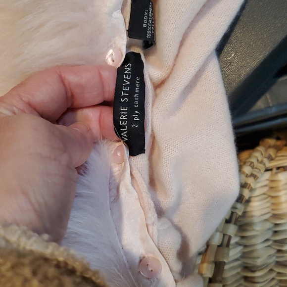 Valerie Stevens Cashmere removable faux fur collar - Picture 5 of 7